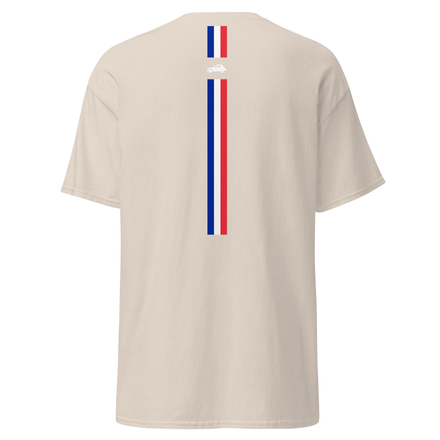 Ceci n'est pas une Voiture ... c'est un art de Vivre met op de ACHTERZIJDE een Franse vlag T-shirt verkrijgbaar in Zwart, Navy of Naturel