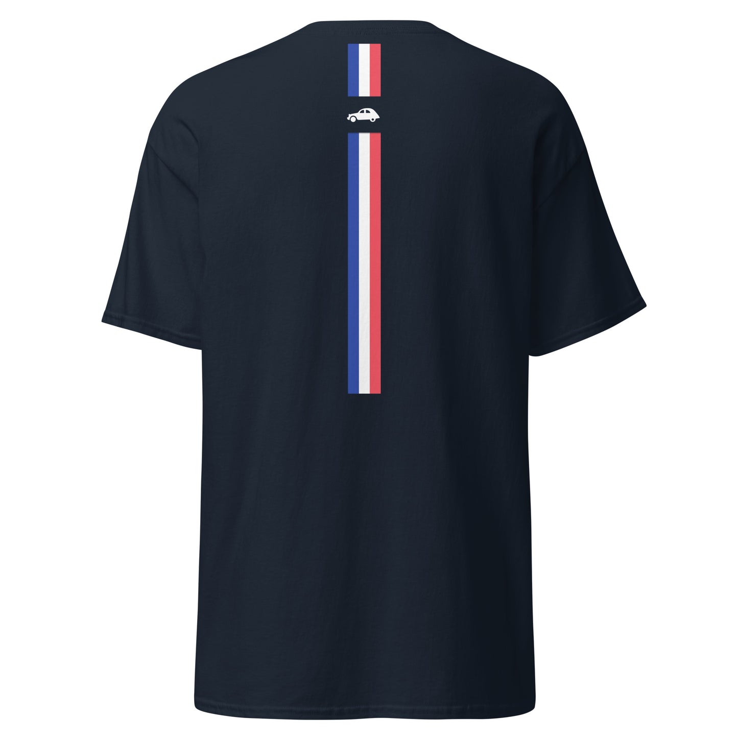 Ceci n'est pas une Voiture ... c'est un art de Vivre met op de ACHTERZIJDE een Franse vlag T-shirt verkrijgbaar in Zwart, Navy of Naturel