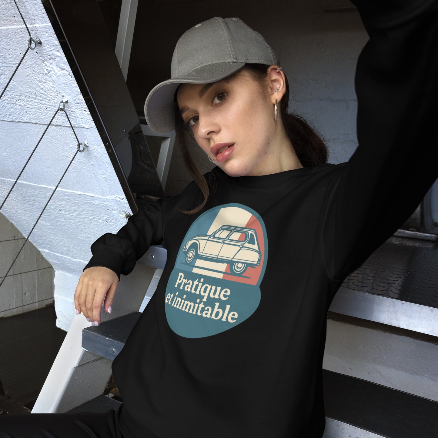 🧵 Sweatshirt “Pratique et Inimitable” – Warmte met Franse Flair