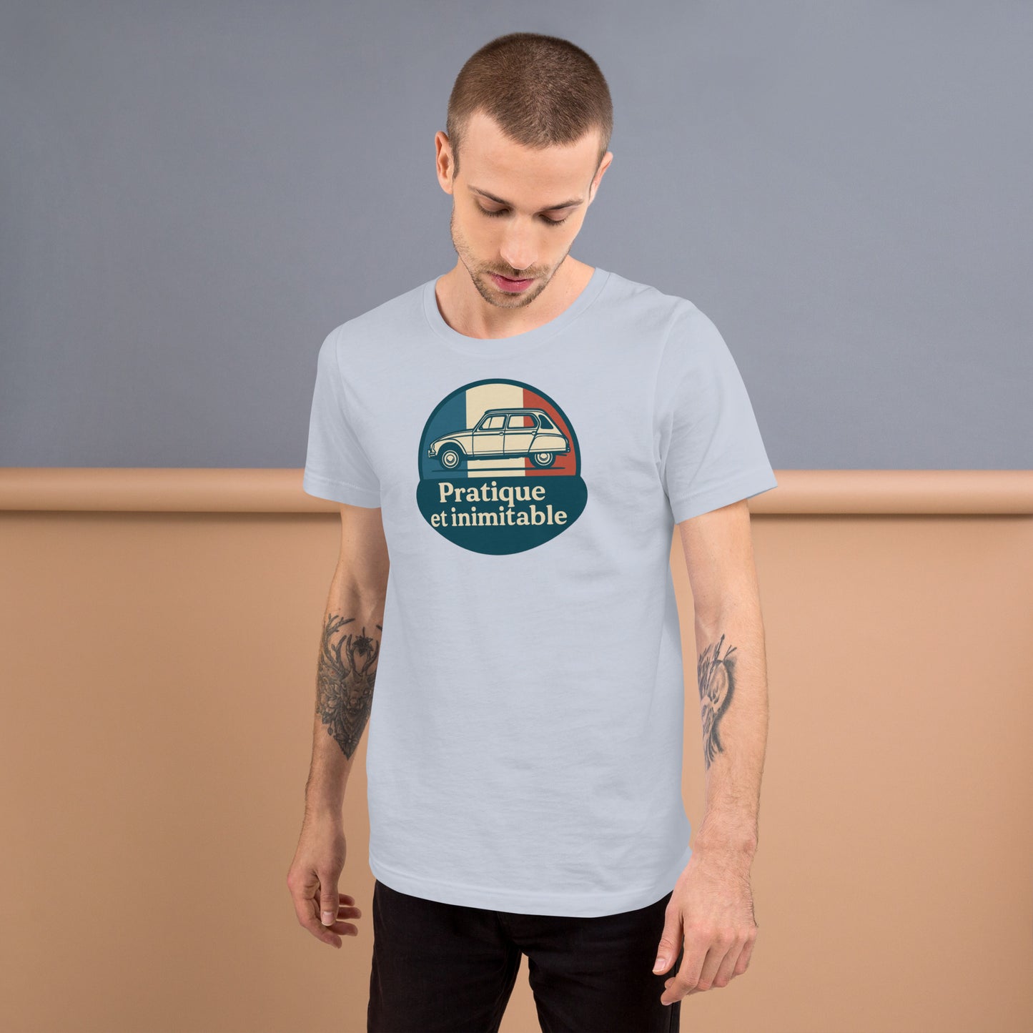 👕 T-shirt “Pratique et Inimitable” – Voor Dyane-liefhebbers met Stijl