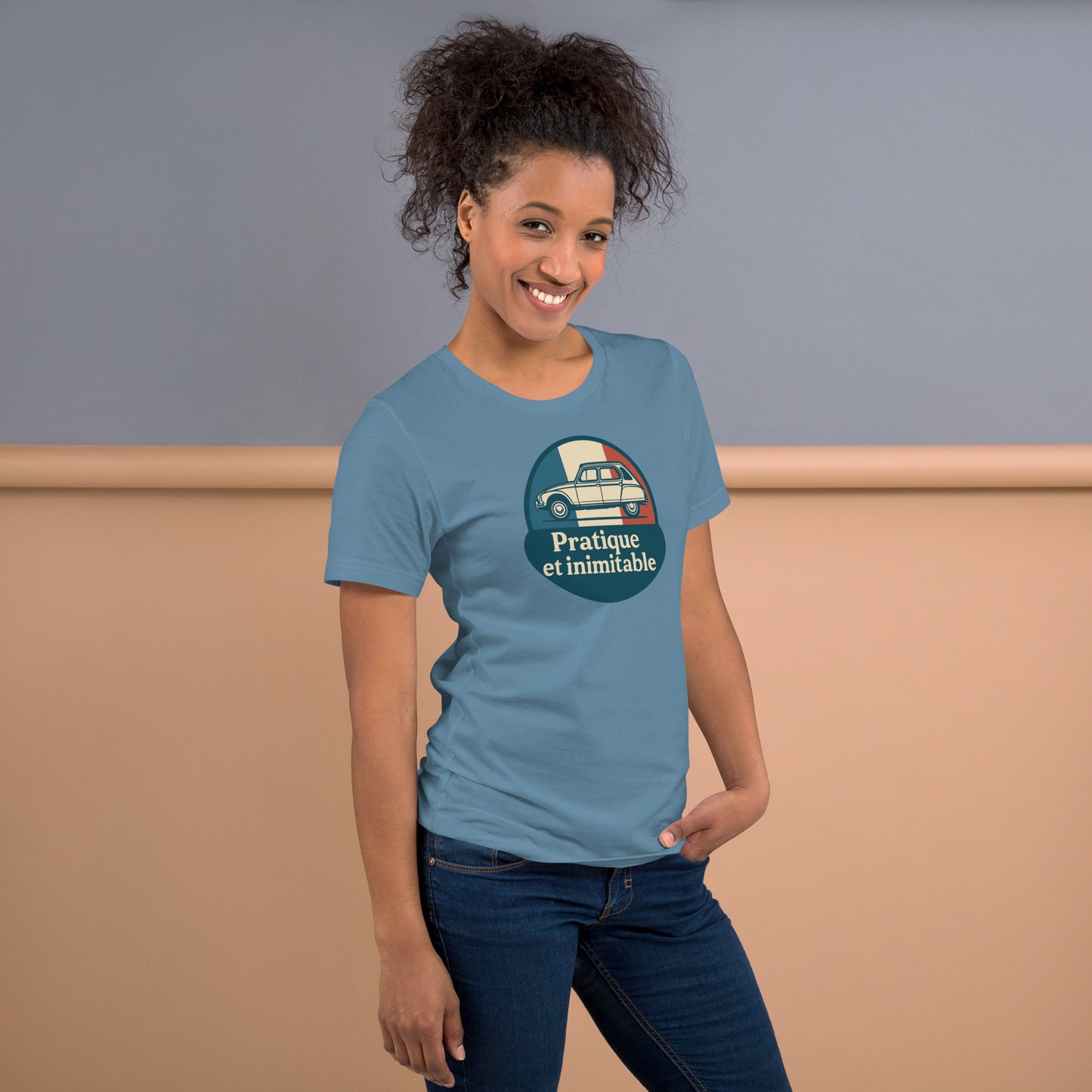 👕 T-shirt “Pratique et Inimitable” – Voor Dyane-liefhebbers met Stijl