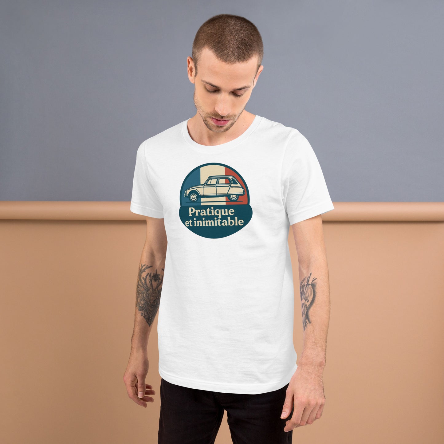 👕 T-shirt “Pratique et Inimitable” – Voor Dyane-liefhebbers met Stijl