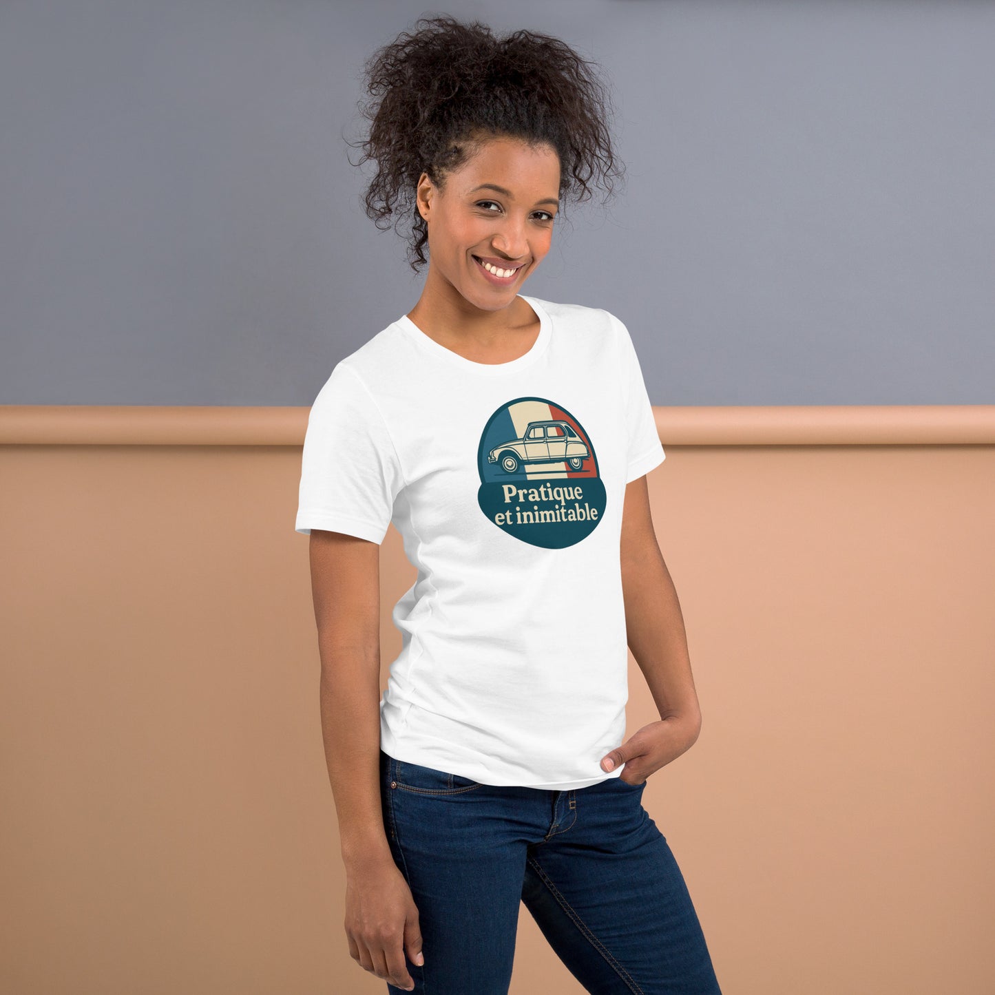 👕 T-shirt “Pratique et Inimitable” – Voor Dyane-liefhebbers met Stijl