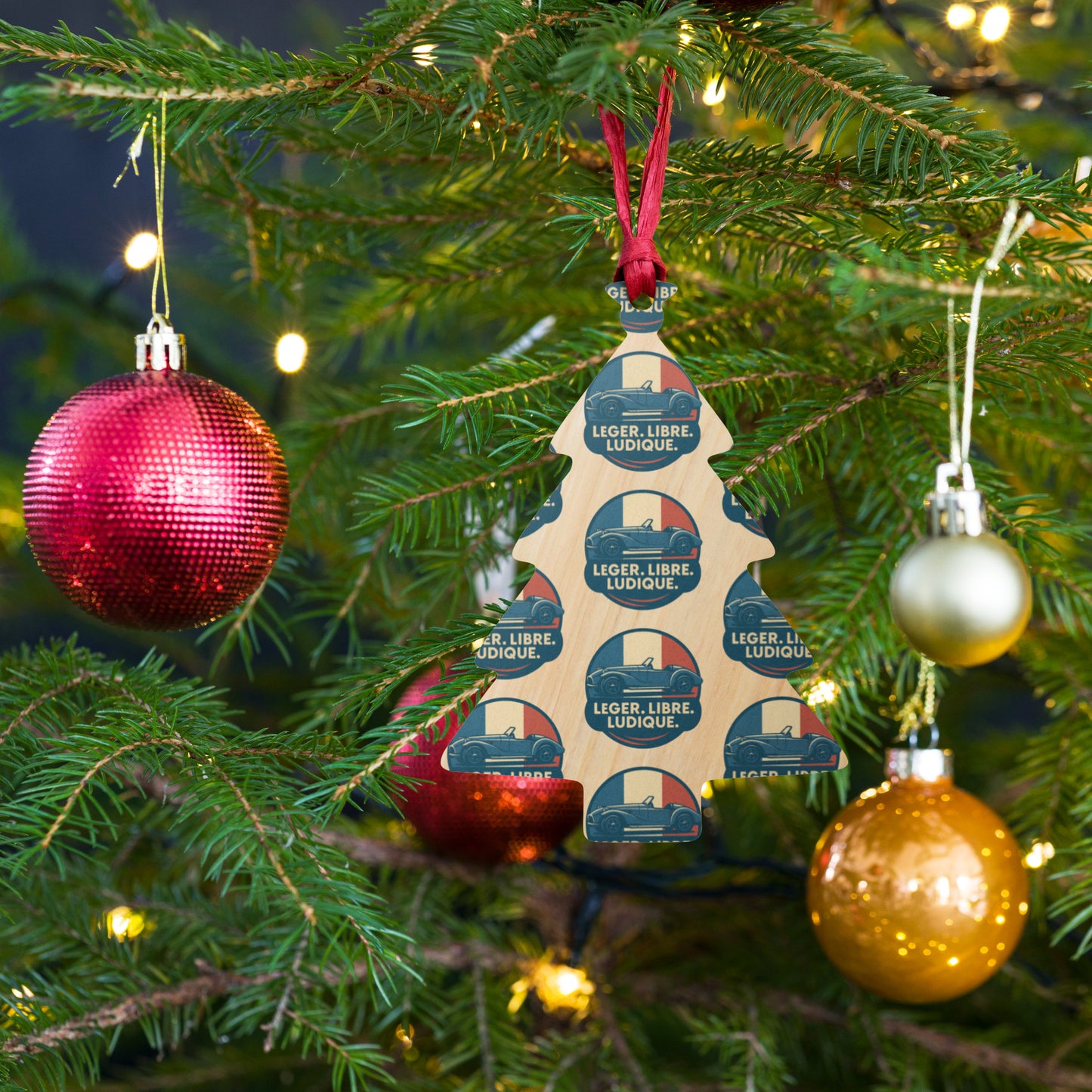 Burton Sportscar Kerstornament – Licht, Vrij & Speels voor Onder de Boom