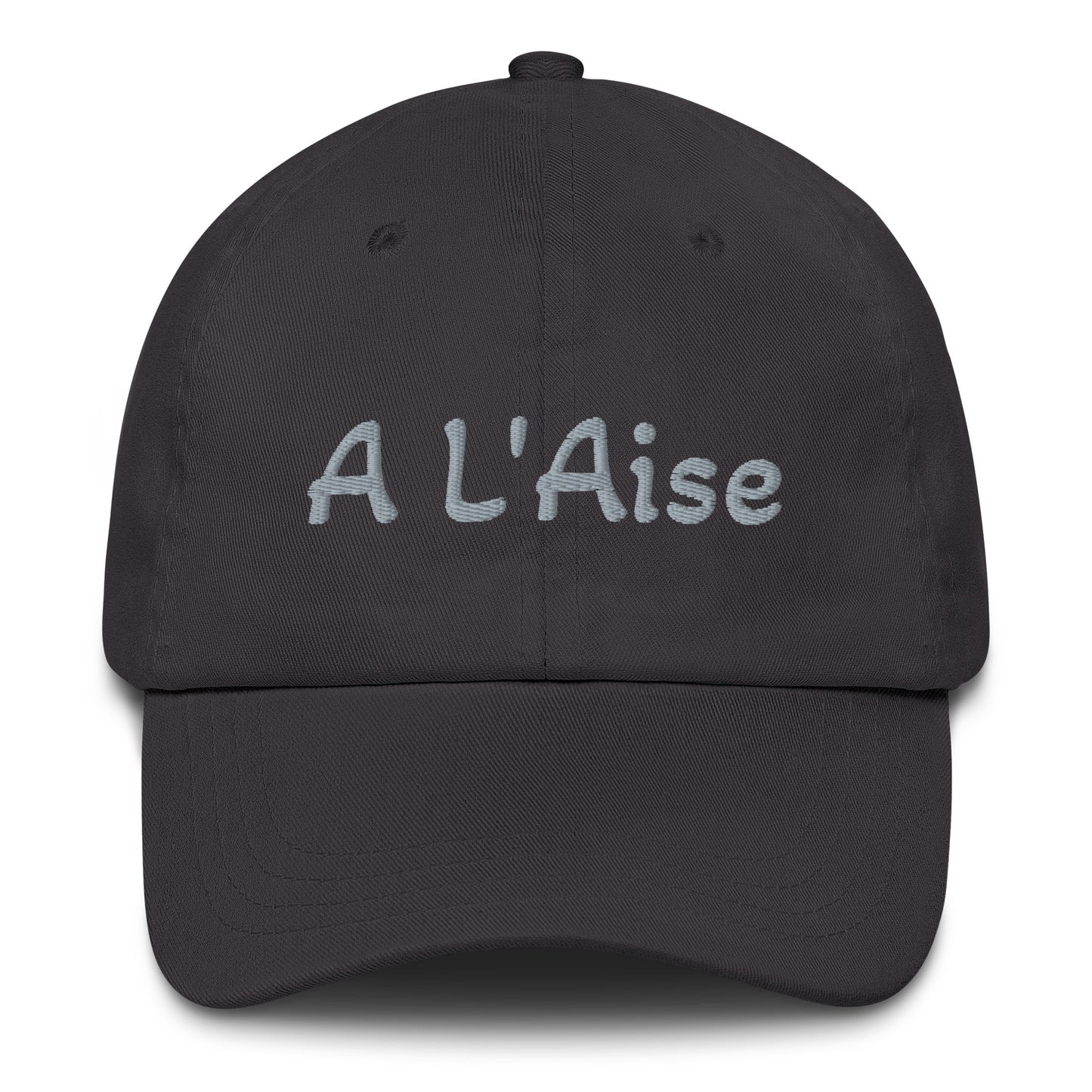 Une casquette brodée L'Aise avec une ACADIANE brodée au DOS - Noir, Marine, Rouge, Gris, L. Bleu ou Blanc