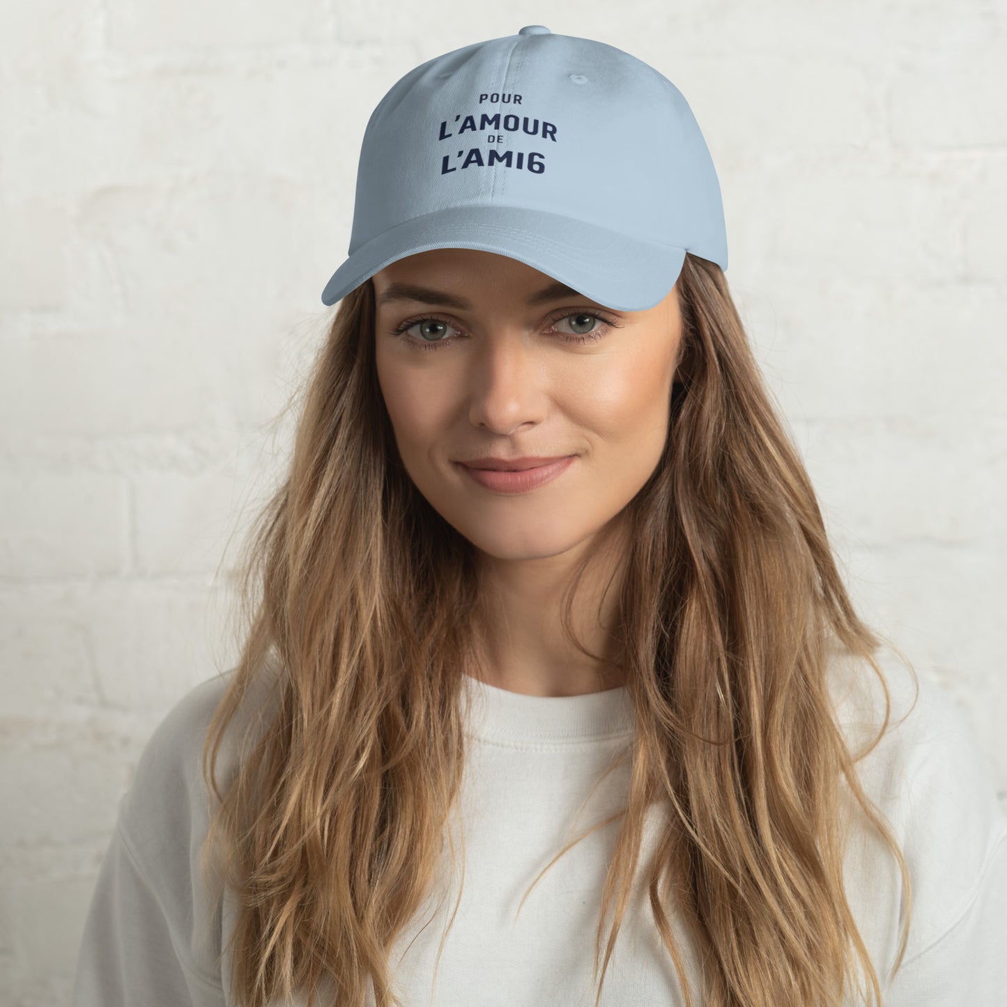 L’amour Dad Cap – Casquette Bleu Clair avec Illustration Typographique « Pour l’Amour de l’AMI6 »