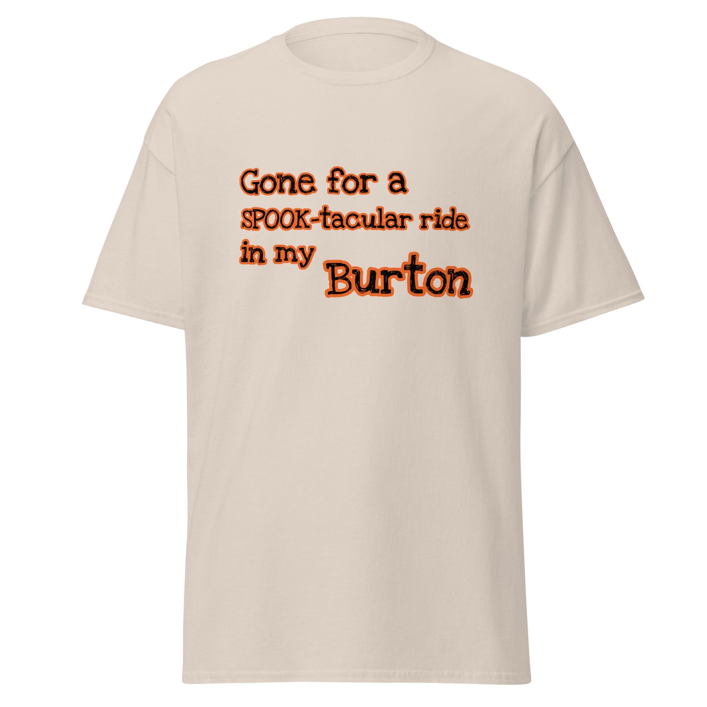 Parti pour une balade SPOOK-taculaire dans mon T-shirt Burton disponible en Noir, Naturel, Gris ou Blanc