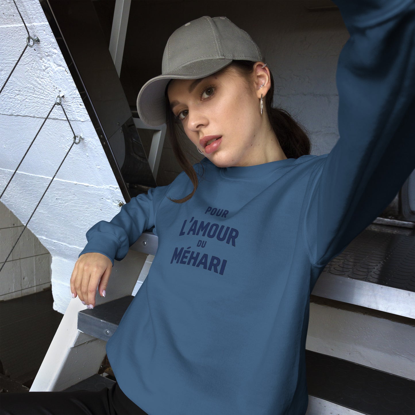 Sweat-shirt « Pour L’Amour du Méhari » – Col rond unisexe avec impression typographique épurée