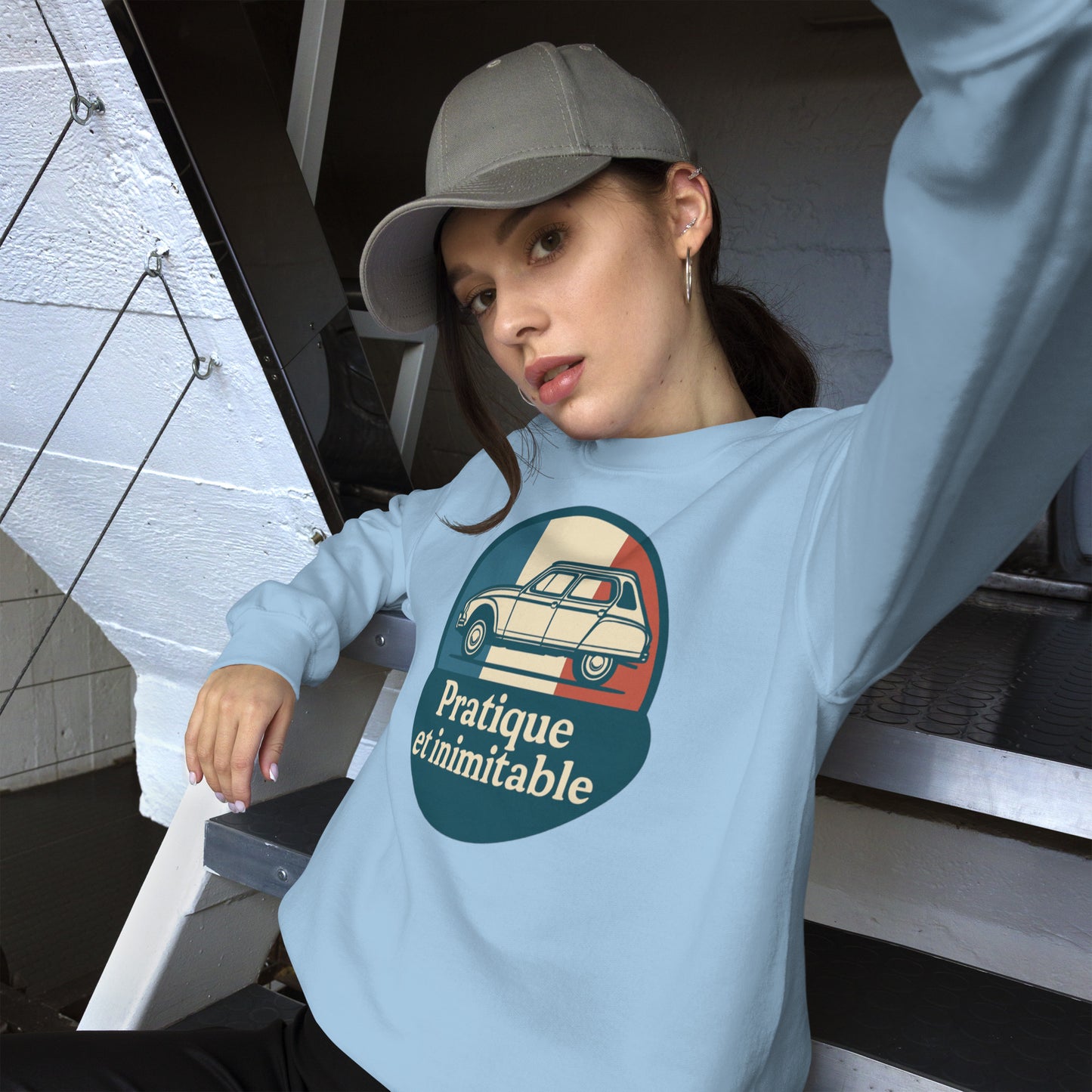 🧵 Sweatshirt “Pratique et Inimitable” – Warmte met Franse Flair
