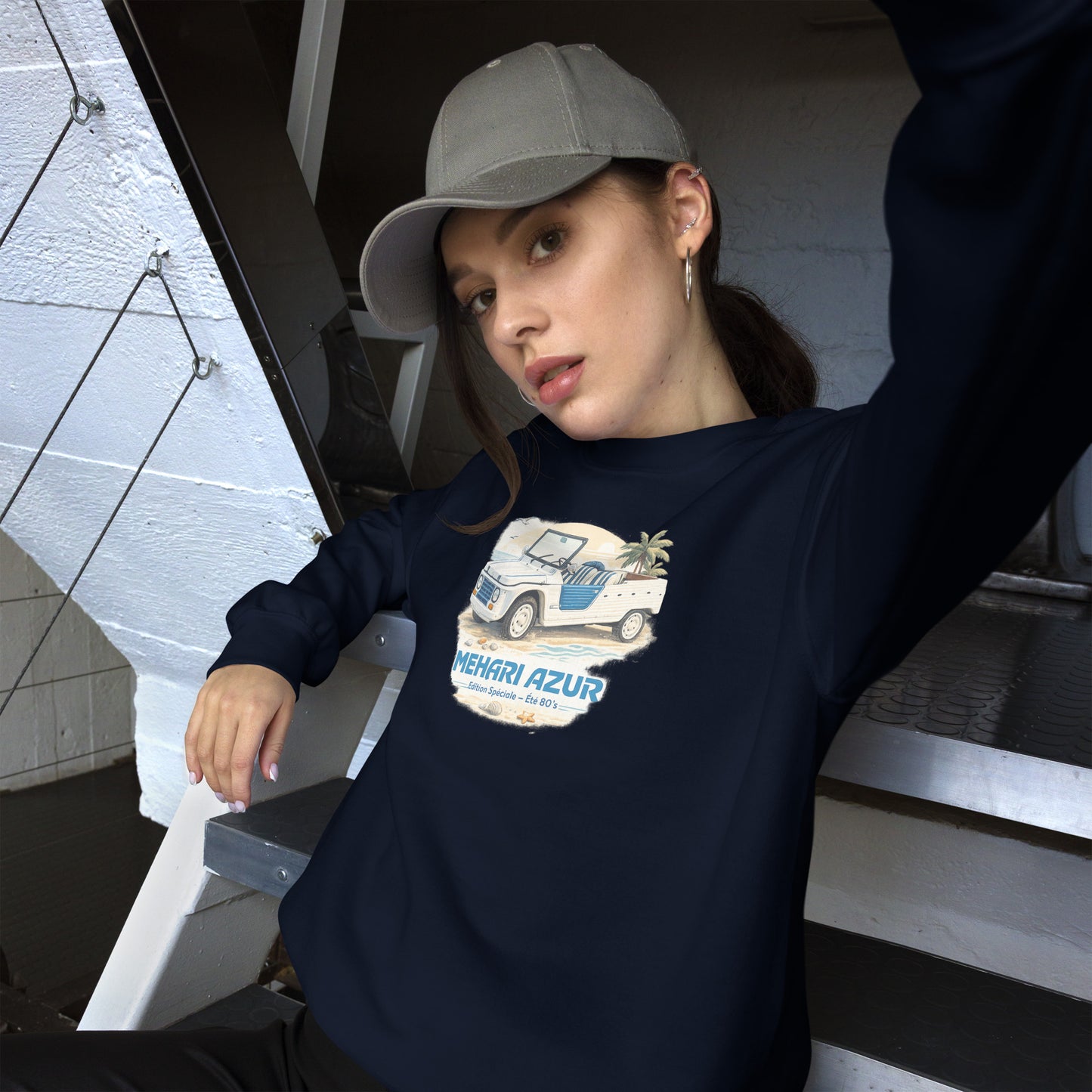 Méhari Azur Sweatshirt – Iconische Strandillustratie | Specials Collectie