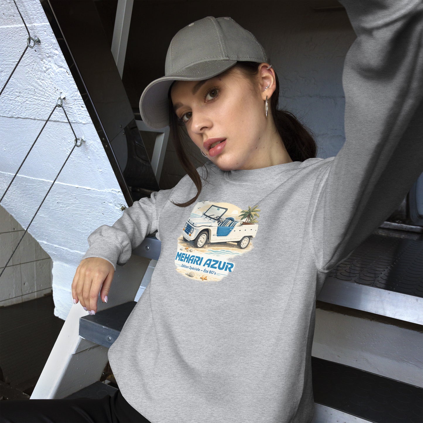 Méhari Azur Sweatshirt – Iconische Strandillustratie | Specials Collectie