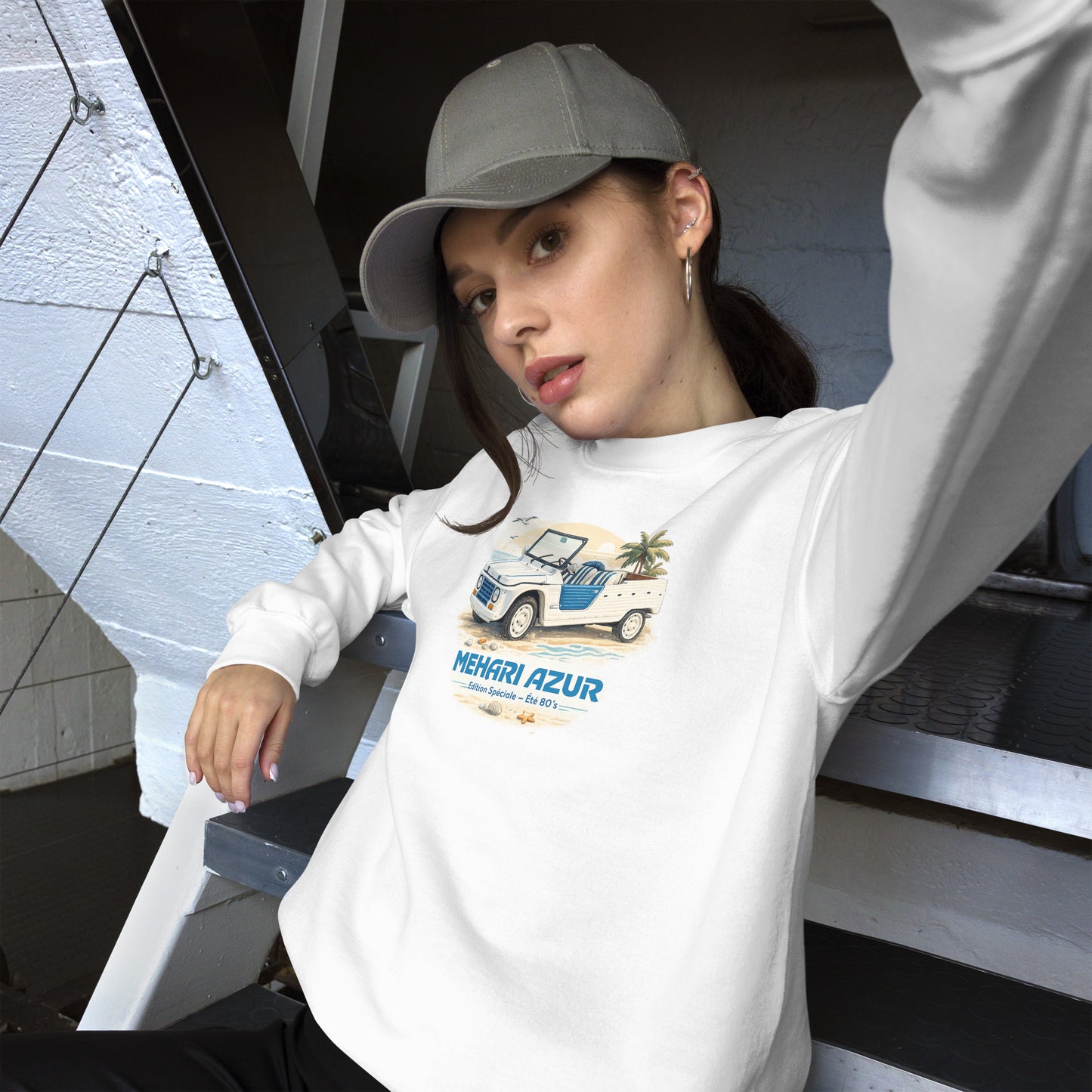 Méhari Azur Sweatshirt – Iconische Strandillustratie | Specials Collectie