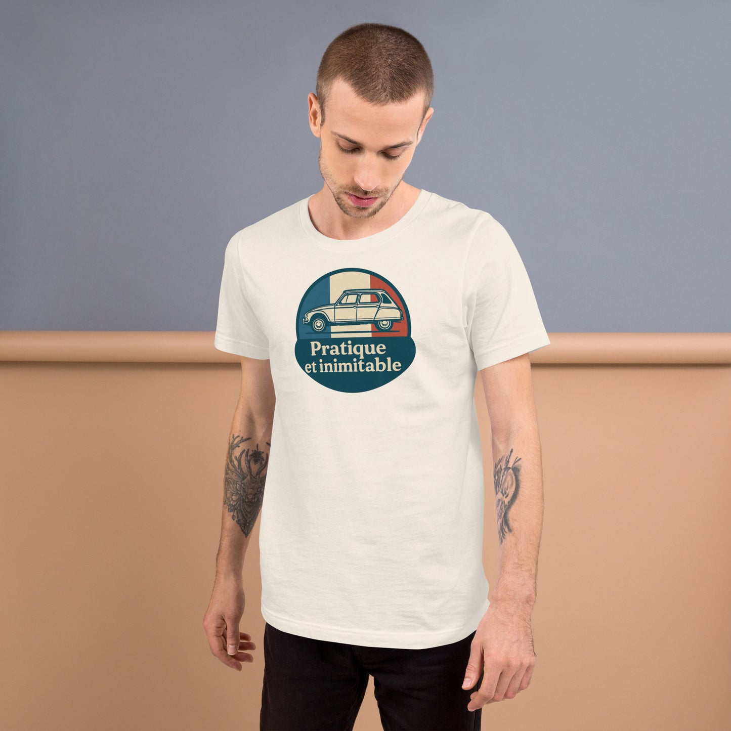 👕 T-shirt “Pratique et Inimitable” – Voor Dyane-liefhebbers met Stijl